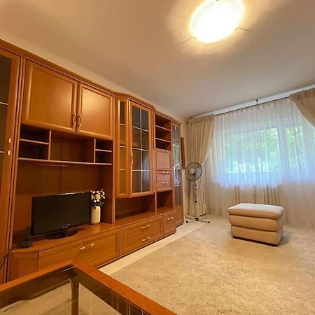 Lovely & Quiet 1-Bedroom Condo With Free Parking Бухарест Екстер'єр фото