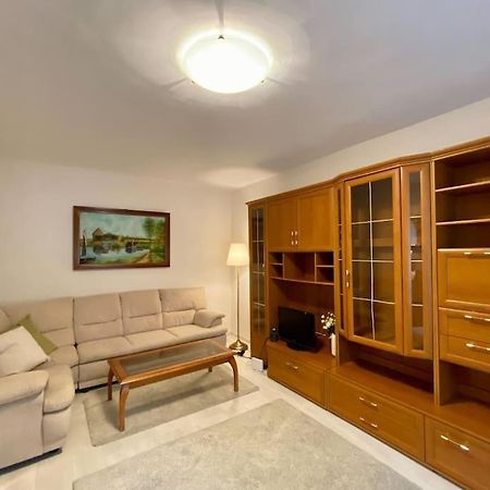Lovely & Quiet 1-Bedroom Condo With Free Parking Бухарест Екстер'єр фото