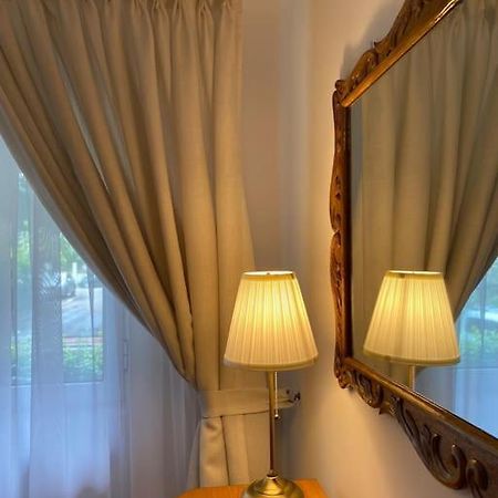 Lovely & Quiet 1-Bedroom Condo With Free Parking Бухарест Екстер'єр фото