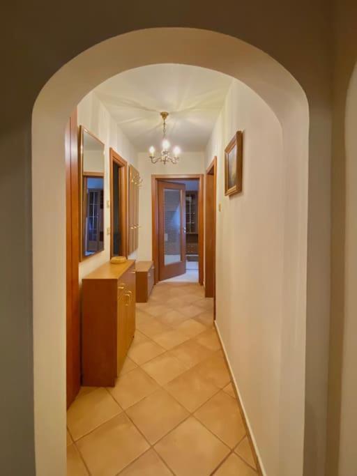 Lovely & Quiet 1-Bedroom Condo With Free Parking Бухарест Екстер'єр фото