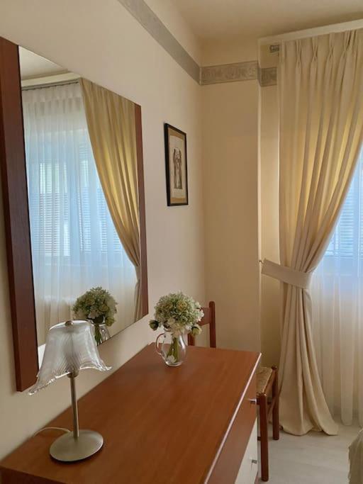 Lovely & Quiet 1-Bedroom Condo With Free Parking Бухарест Екстер'єр фото