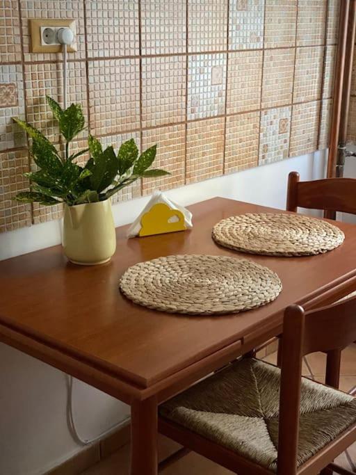 Lovely & Quiet 1-Bedroom Condo With Free Parking Бухарест Екстер'єр фото